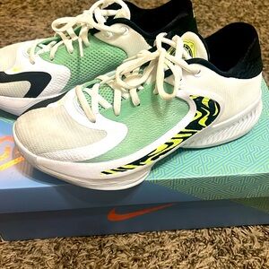 Nike Freak 4 (GS) 6y